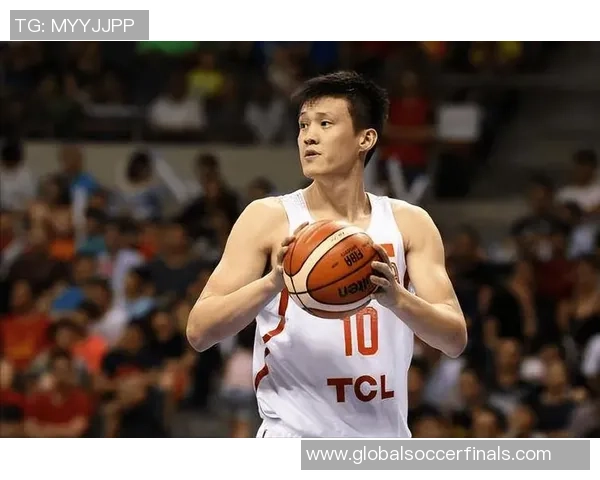 周鹏：从篮球场上的拼搏者到人生舞台上的励志榜样